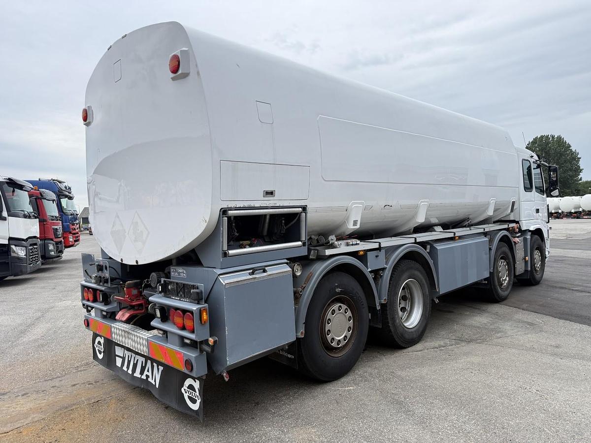 God Volvo FM460 8x2*6 24.125 l. ADR Tank