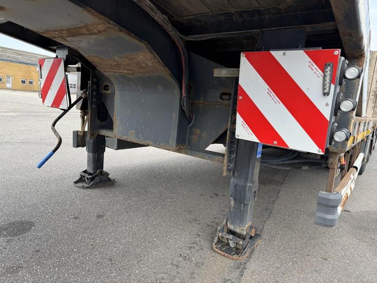 God Kässbohrer 4 akslet Udtrækkelig Maskintrailer