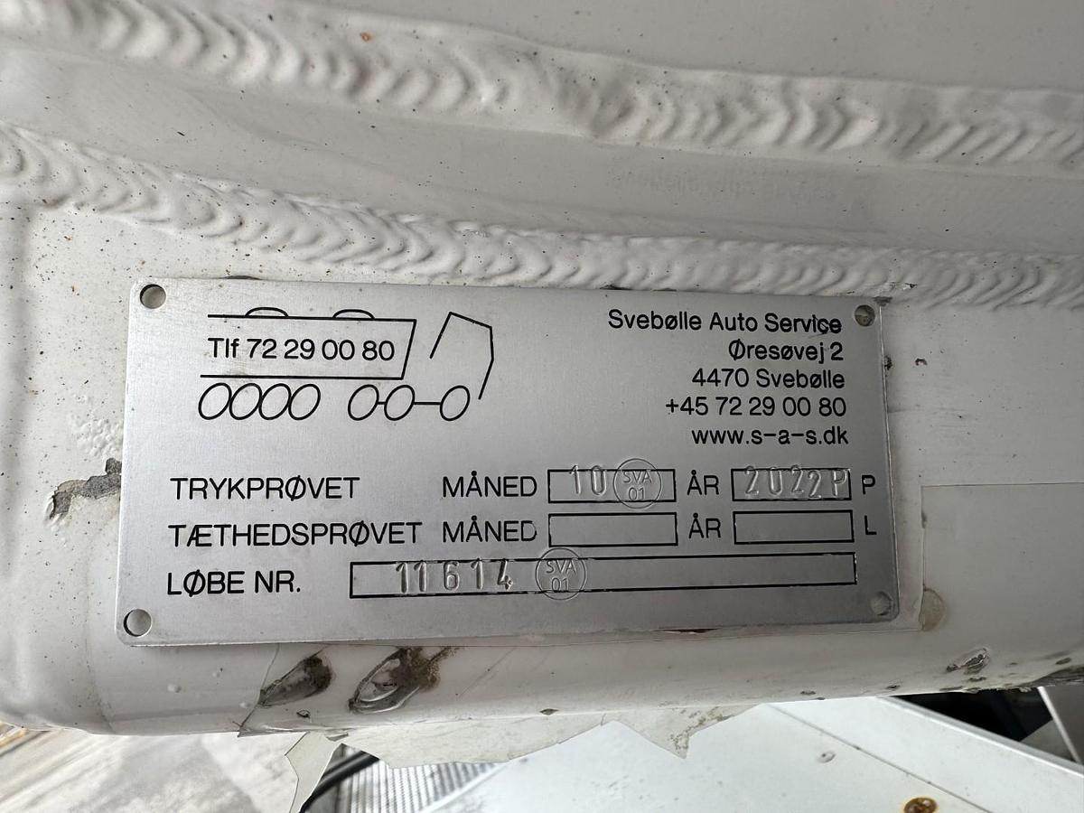 God Volvo FM460 8x2*6 24.125 l. ADR Tank