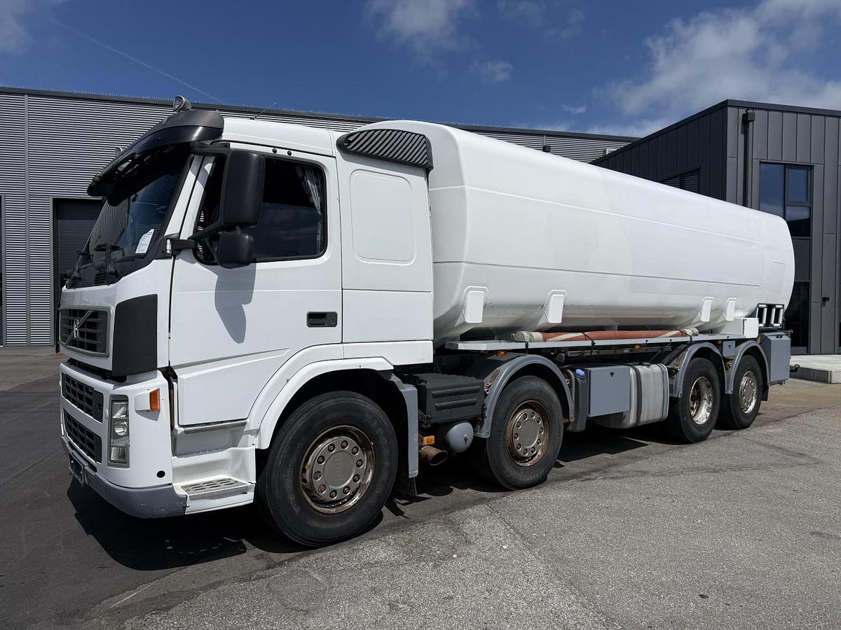 God Volvo FM440 8x2*6 24.000 l. ADR Tank