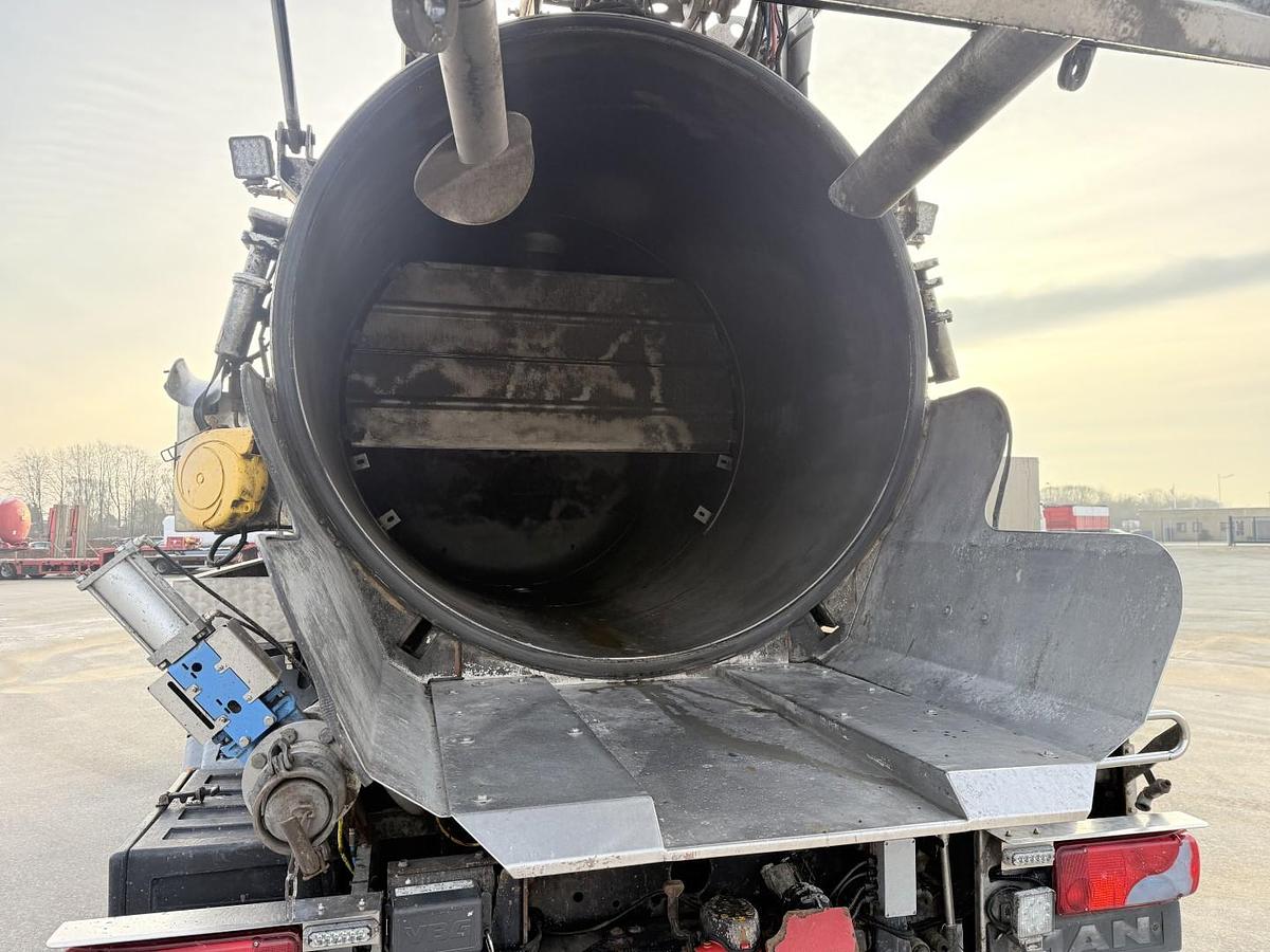 God 2007 MAN TGA 26.400 6x4 Moro 13.700 l. Rustfri