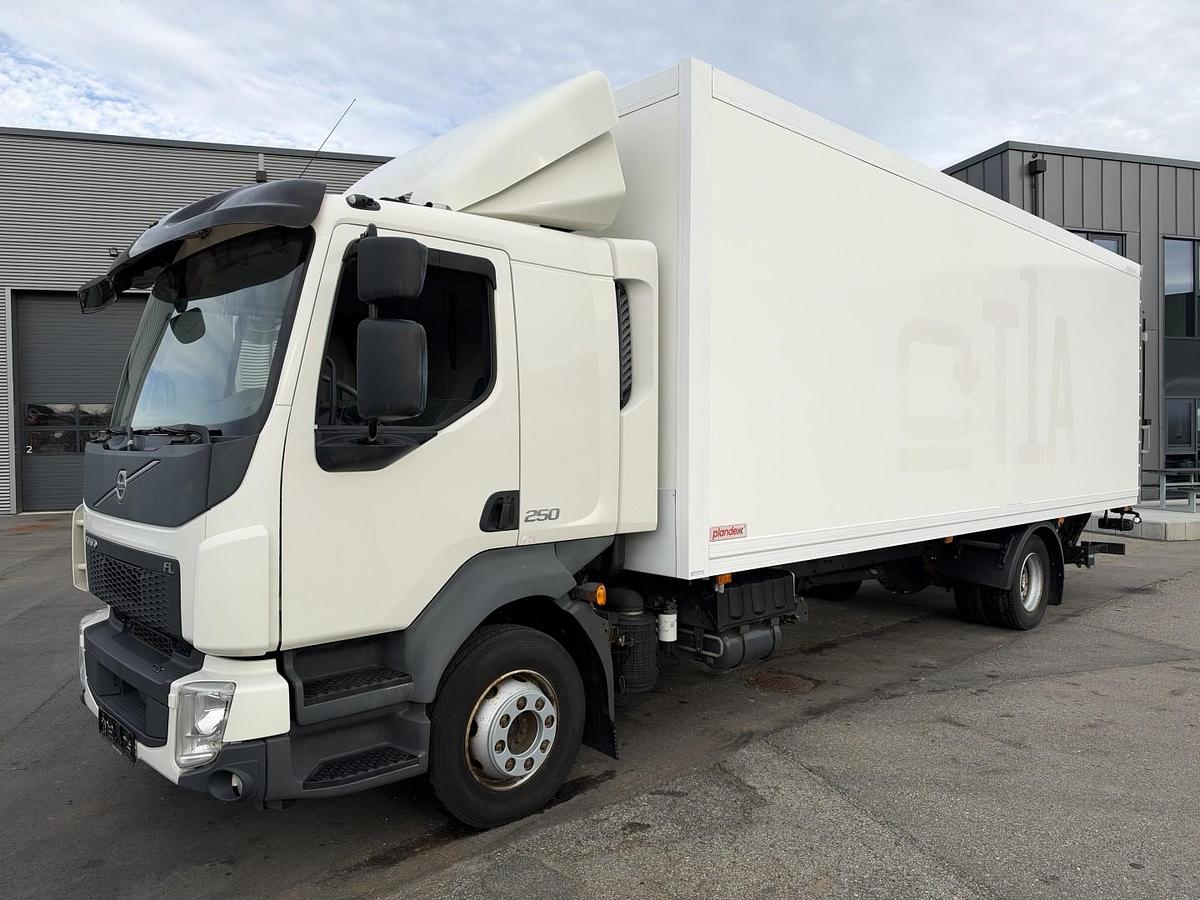 Meget god Volvo FL250 4x2 Lukket kasse 7,45 m. Euro 6
