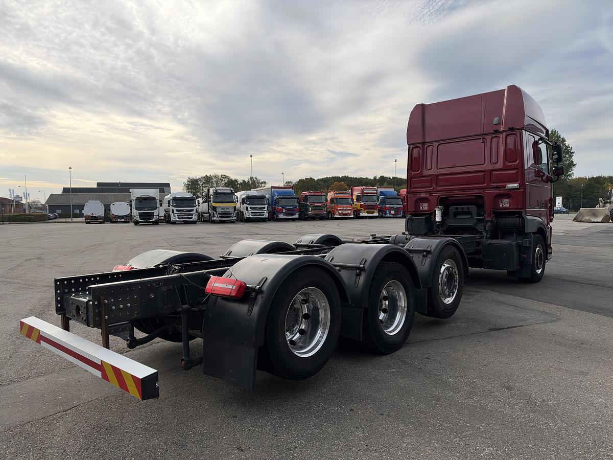 Meget god DAF XF530 8x2/4 Chassis Euro 6