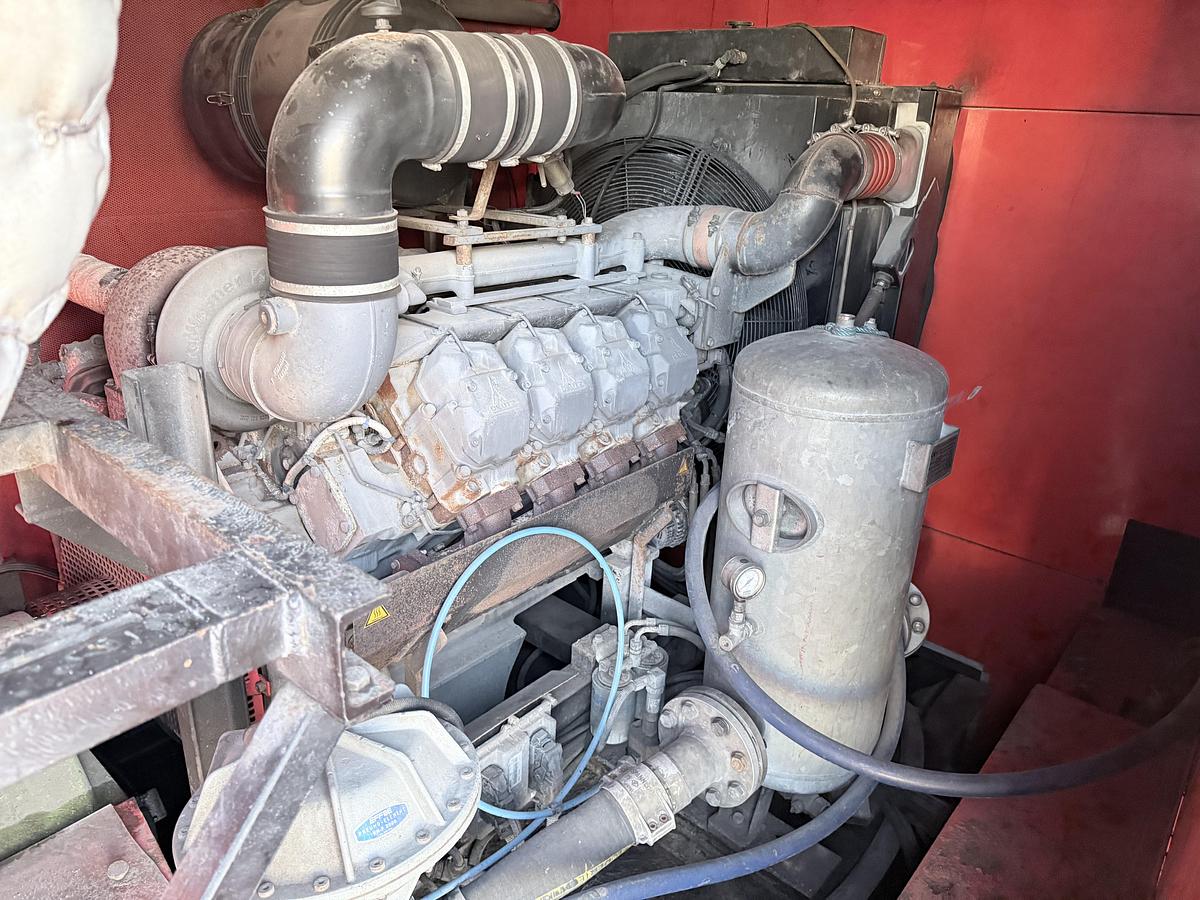 God Krone 3 akslet Boxtrailer 1000 bar højtryksanlæg med Kamat pumpe 186 L/min. Deutz V8.