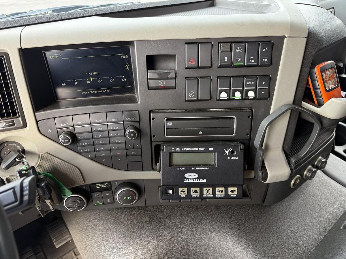 God Volvo FM330 6x2*4 Carrier Supra 1050 Nordic