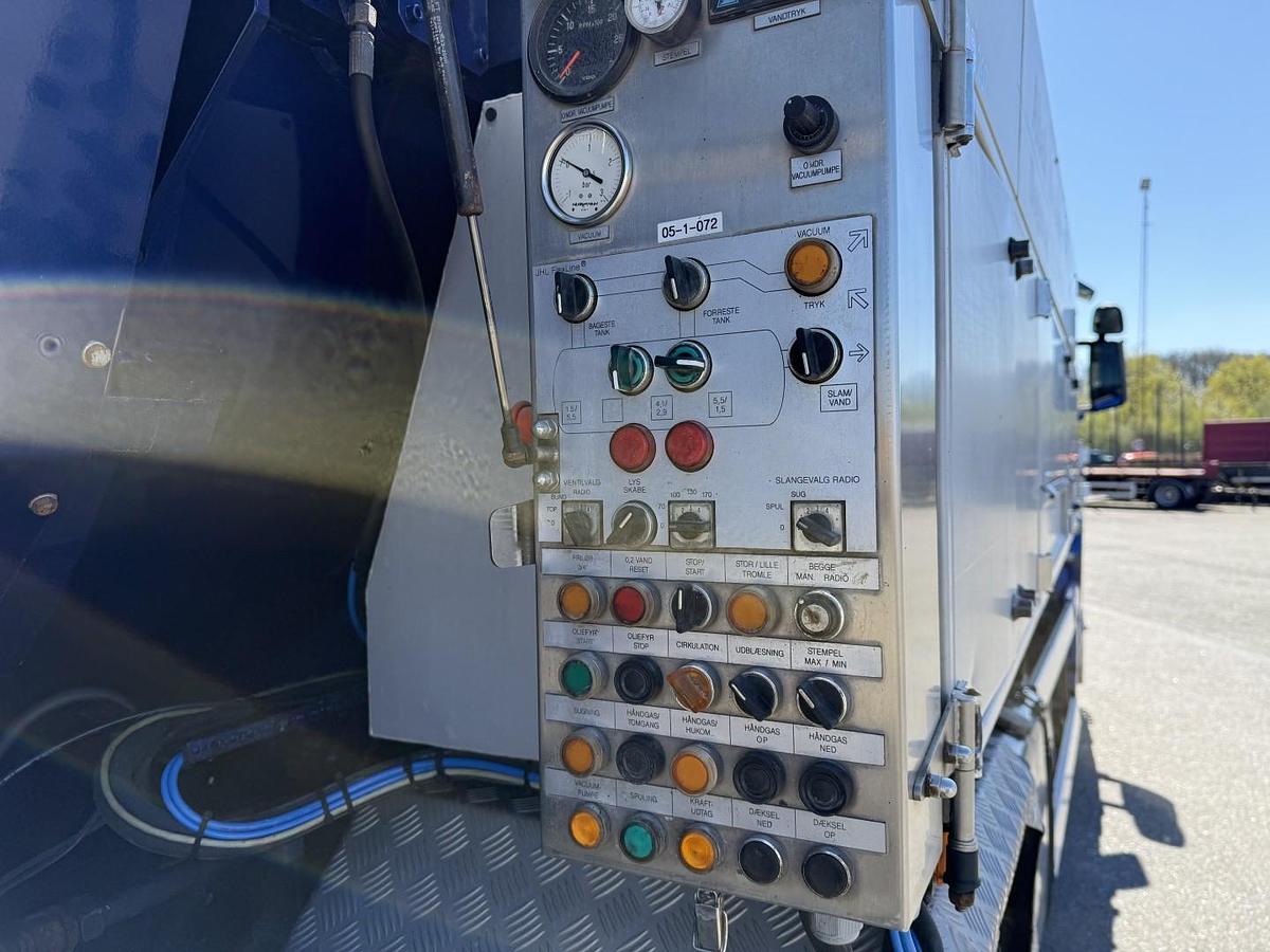 God 2005 Scania P310 4x2 Hvidtved Larsen Flexline 207