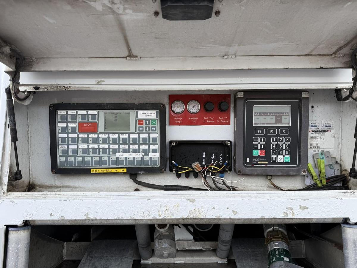 God 2010 Scania P400 8x2*6 24.000 l. ADR Euro 5