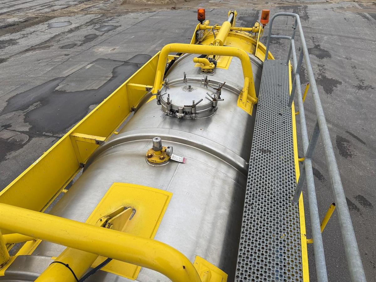 God 1999 Mercedes Actros 4140 8x4 KOKS MEGAVAC 8000 ADR 13.500 l. Rustfri stål