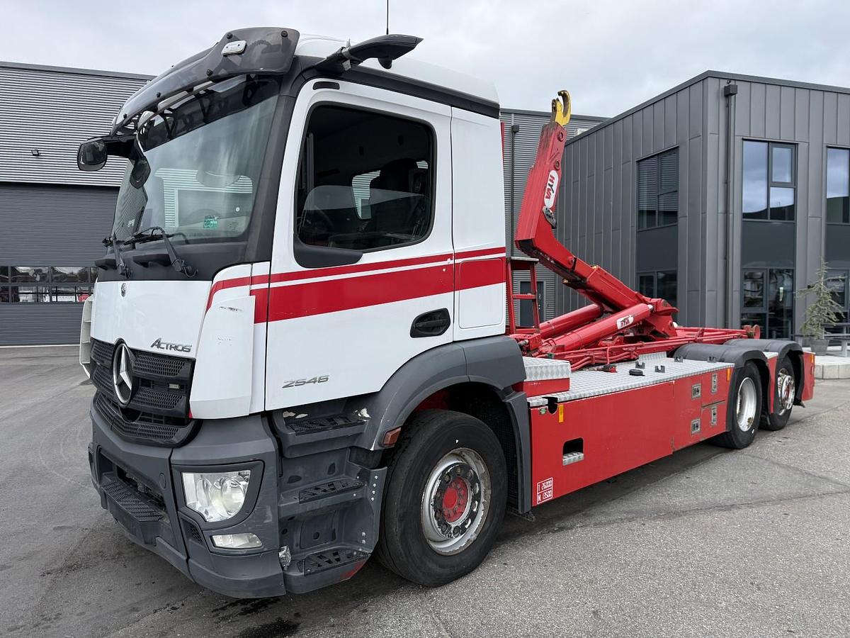 God 2019 Mercedes Actros 2546 6x2 Hyva Kroghejs