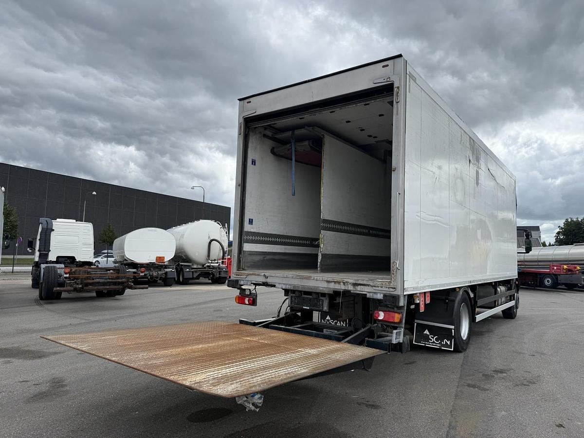 God Iveco EuroCargo 180E32 4x2 Schmitz / Thermo King T-1200R Spectrum