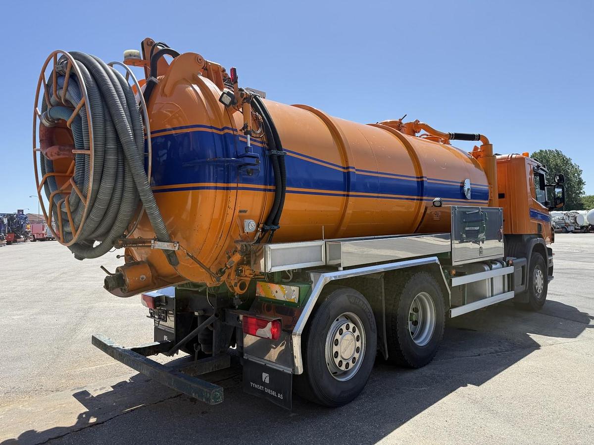 Meget god Scania P360 6x2*4 12.500 l. Korp & Son