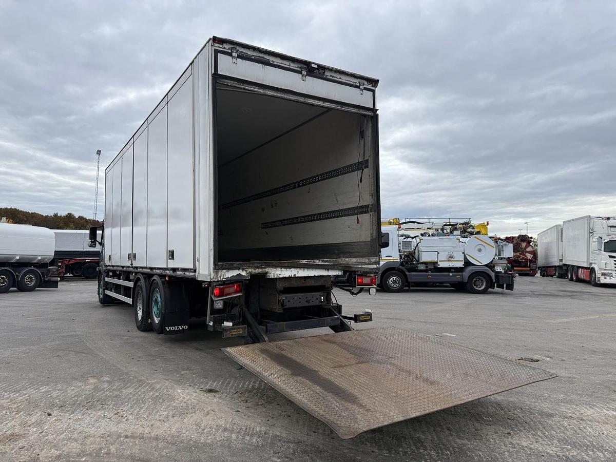 God 2014 Volvo FM330 6x2*4 Carrier Supra 1050 Nordic