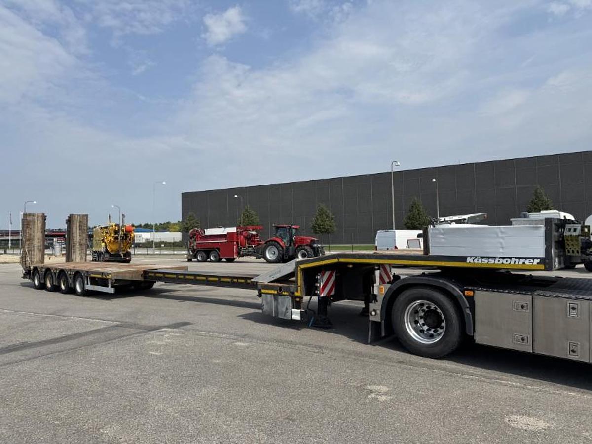 God Kässbohrer 4 akslet Udtrækkelig Maskintrailer