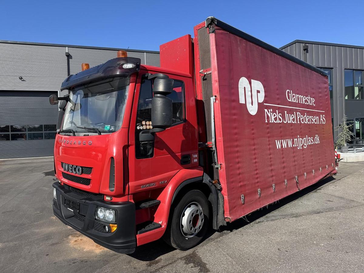 God Iveco EuroCargo 160E30 Fassi F110 / Glaslad