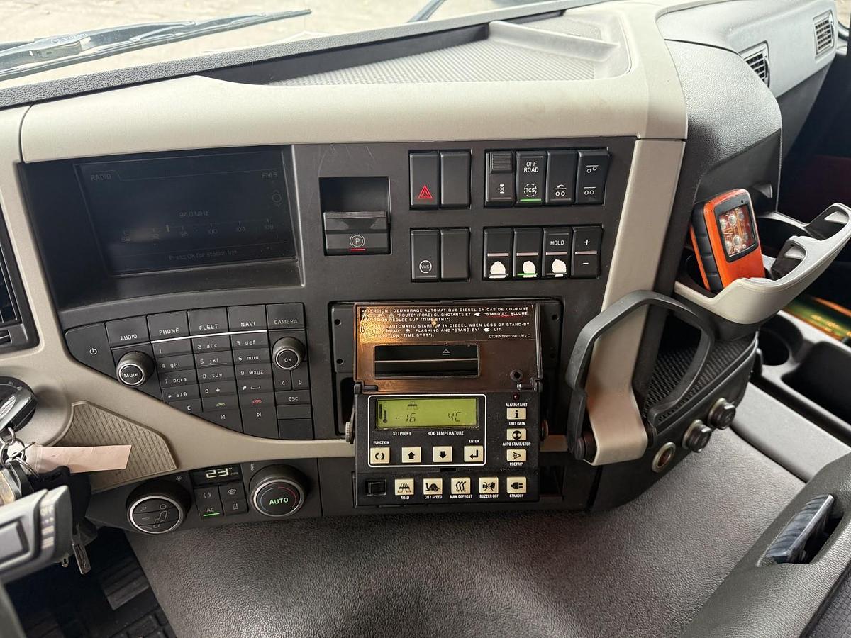 God 2014 Volvo FM330 6x2*4 Carrier Supra 1050 Nordic