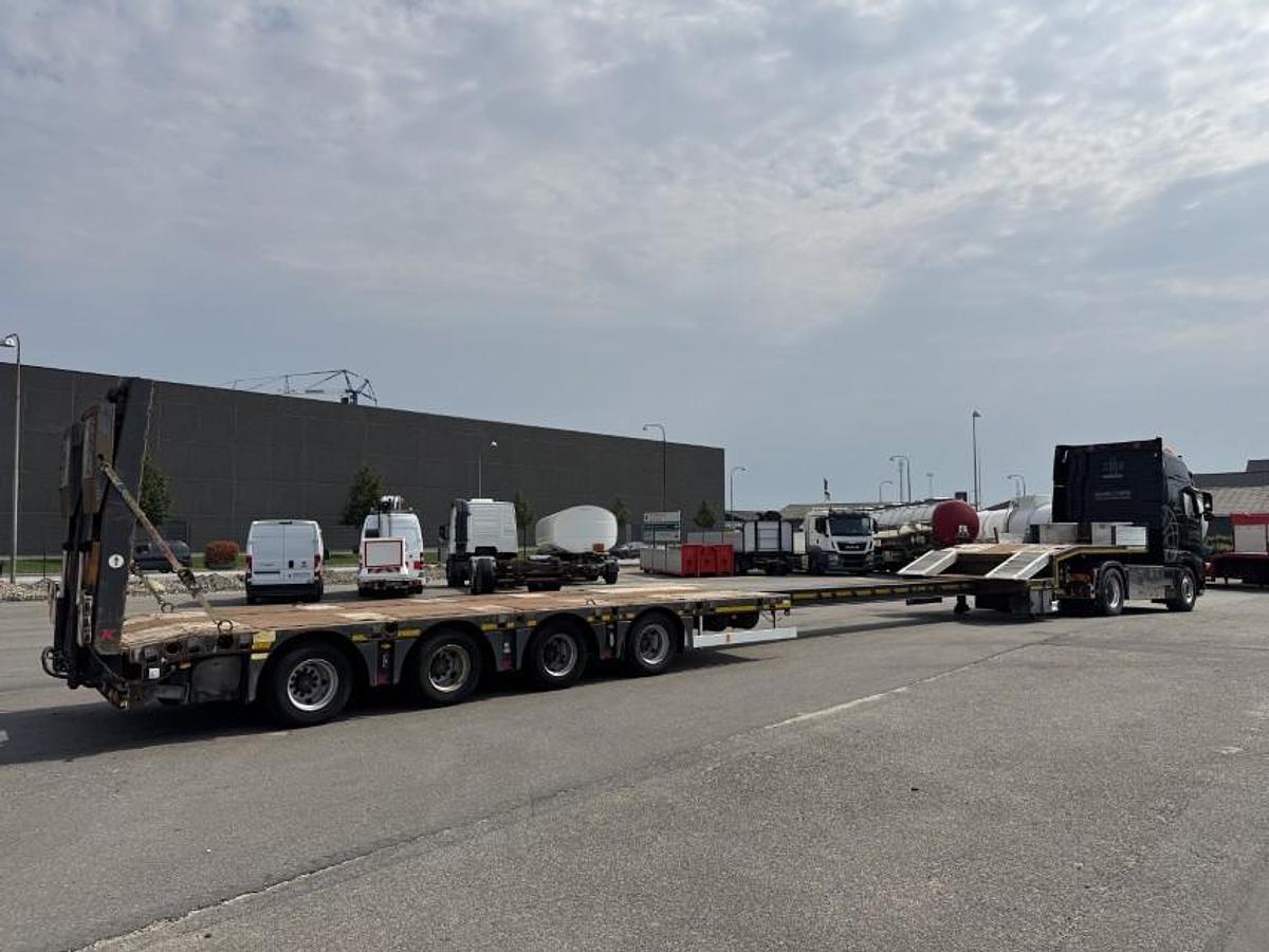 God Kässbohrer 4 akslet Udtrækkelig Maskintrailer