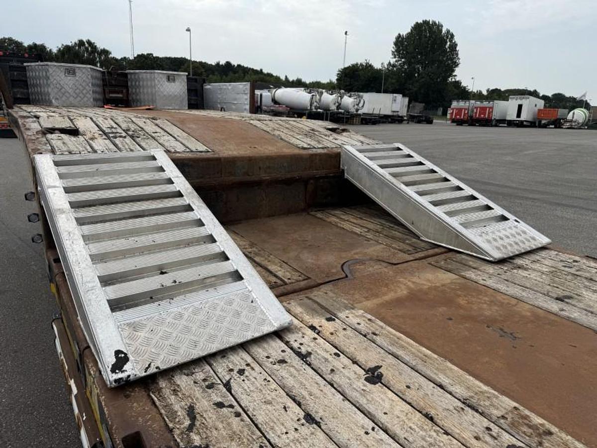 God Kässbohrer 4 akslet Udtrækkelig Maskintrailer