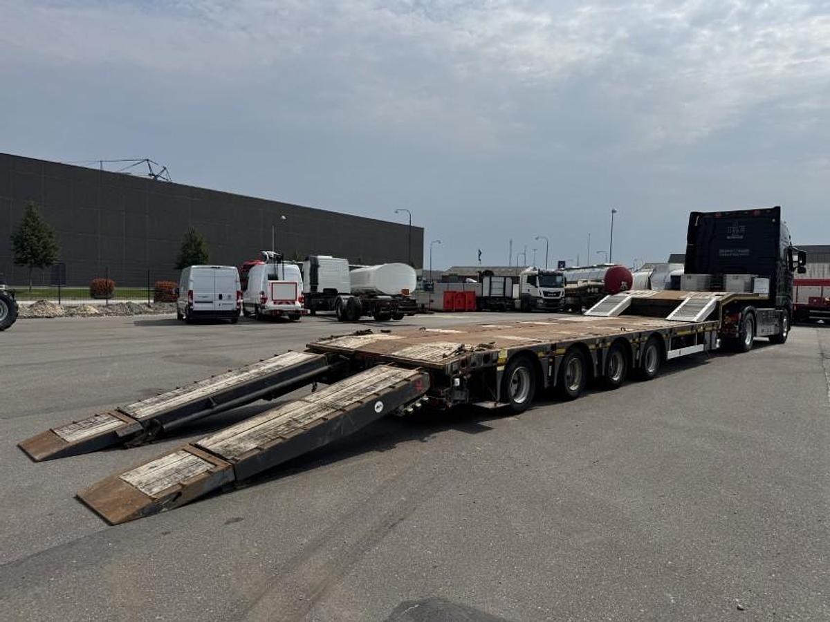 God Kässbohrer 4 akslet Udtrækkelig Maskintrailer