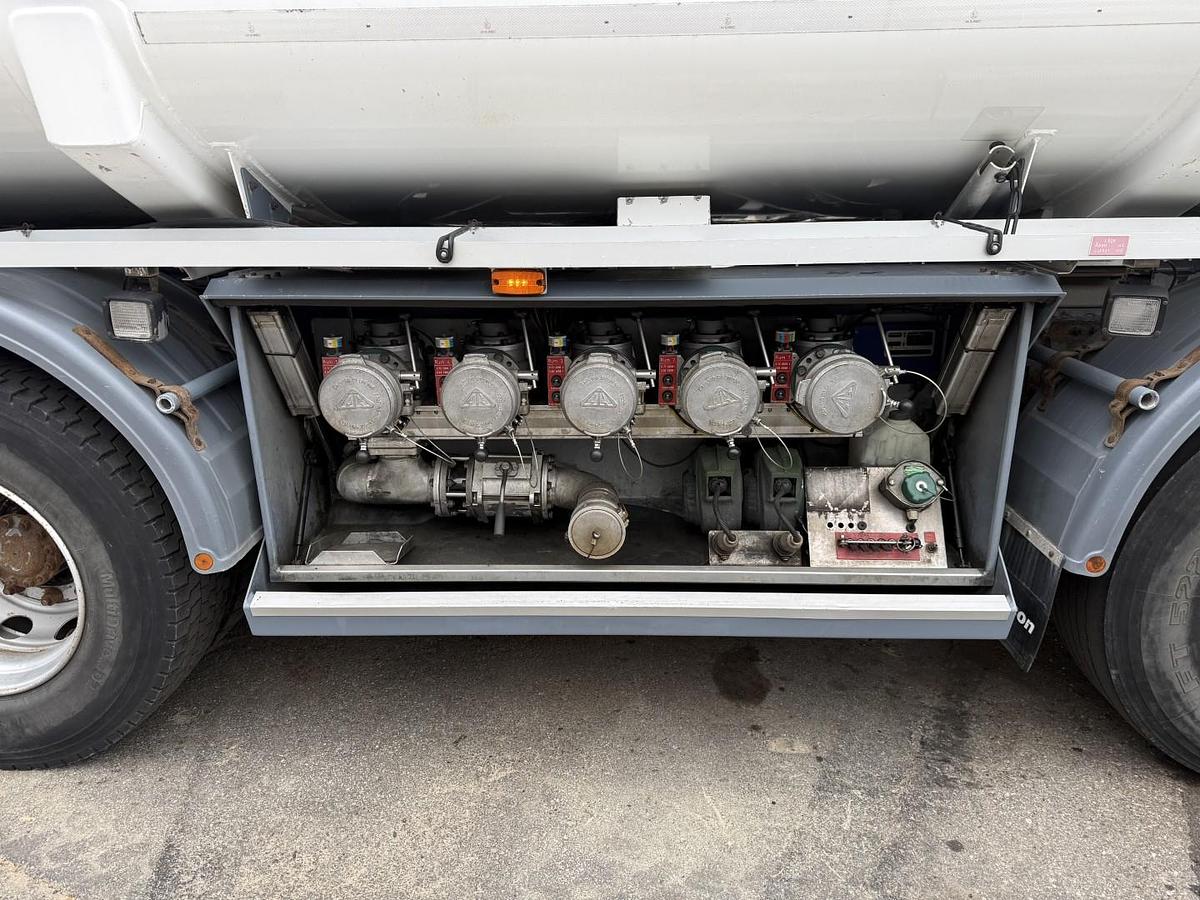 God Volvo FM460 8x2*6 24.125 l. ADR Tank