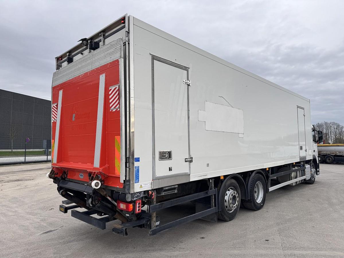 God 2015 Volvo FM330 6x2*4 Carrier Supra 1250 Mt (defekt kølemaskine)