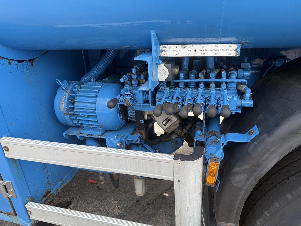 God MB Actros 4140 8x4 KOKS MEGAVAC 8000 ADR 13.500 l. Rustfri stål Tørsuger