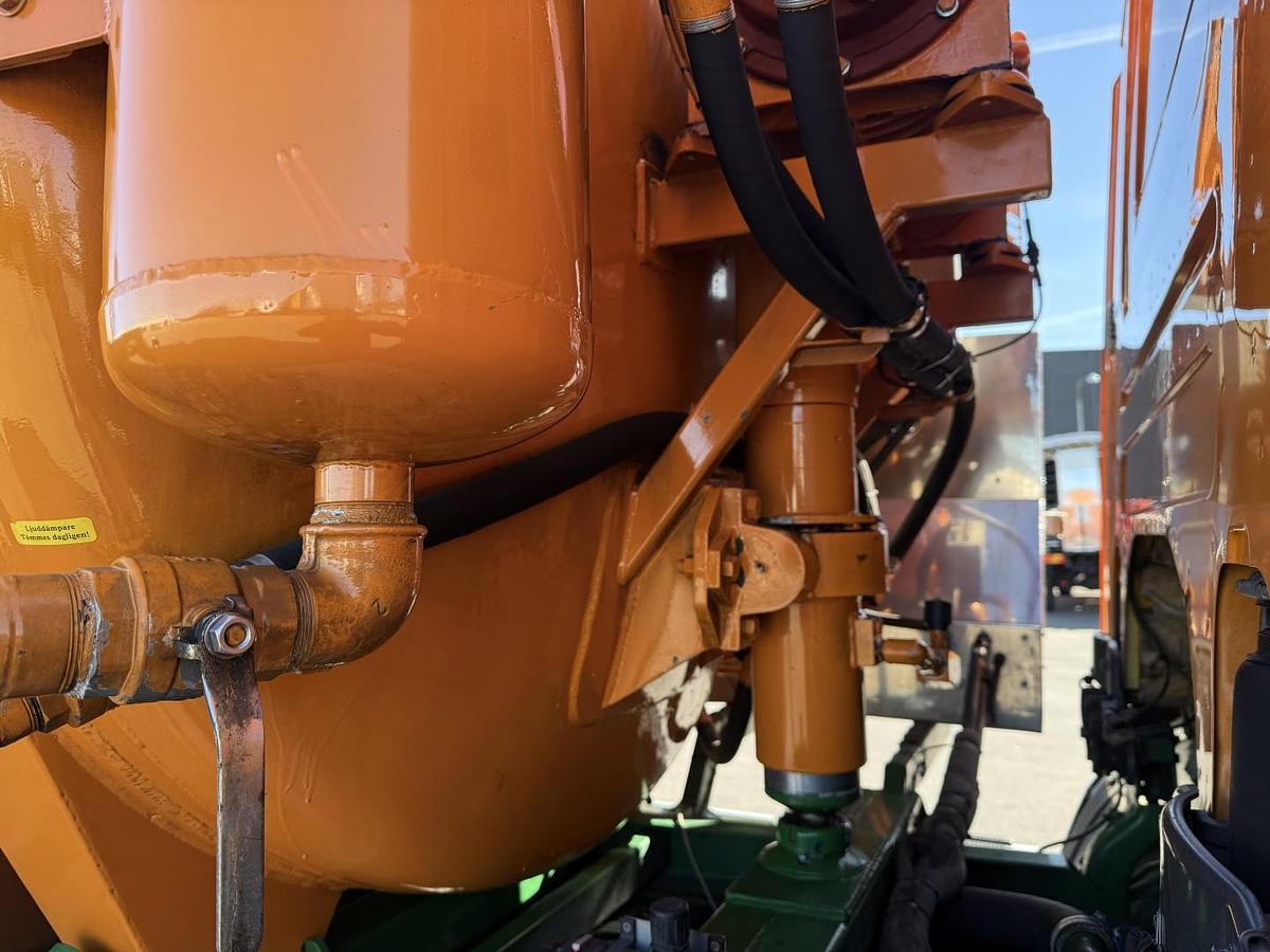 Meget god Scania P360 6x2*4 12.500 l. Korp & Son