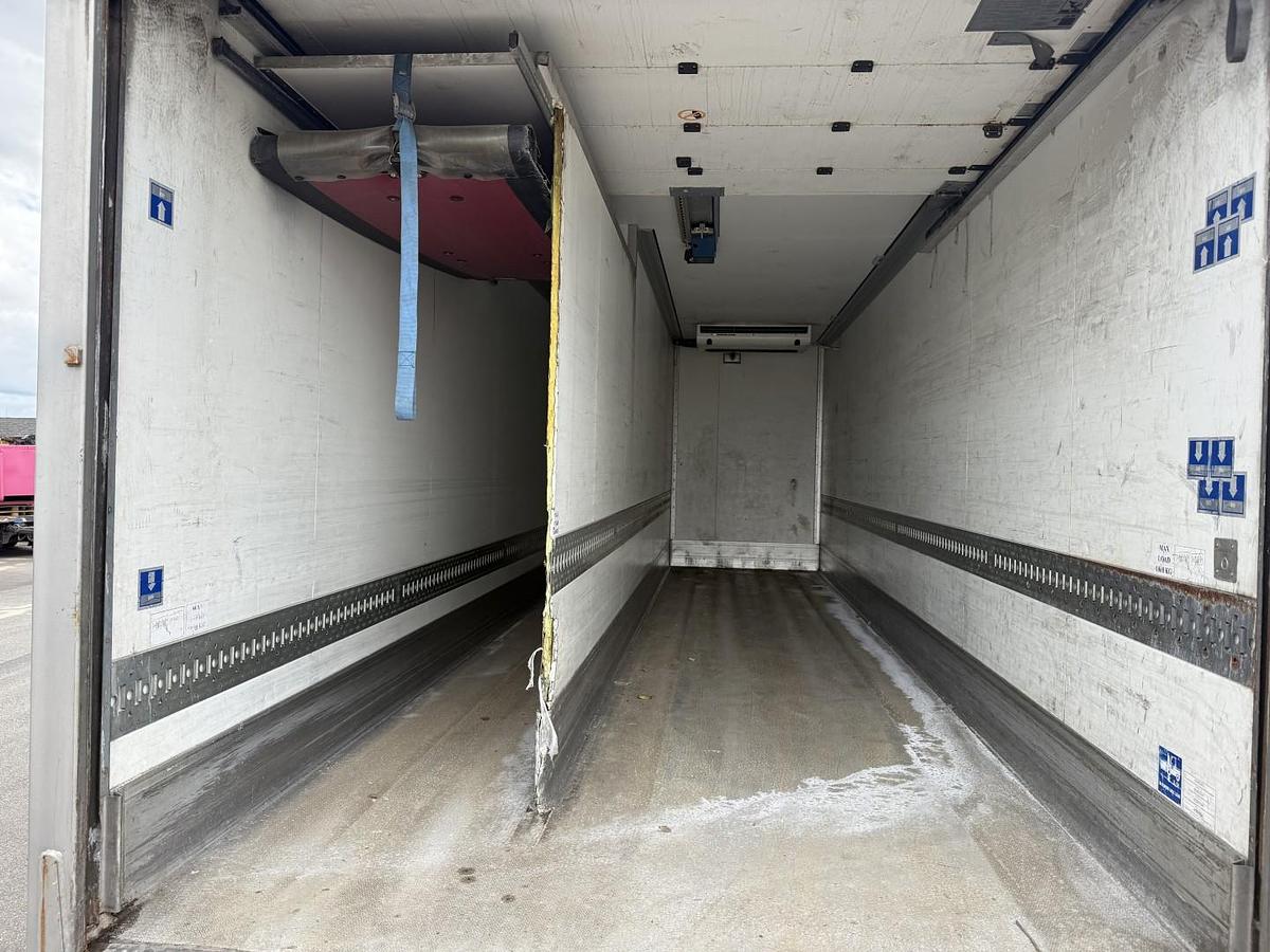 God Iveco EuroCargo 180E32 4x2 Schmitz / Thermo King T-1200R Spectrum