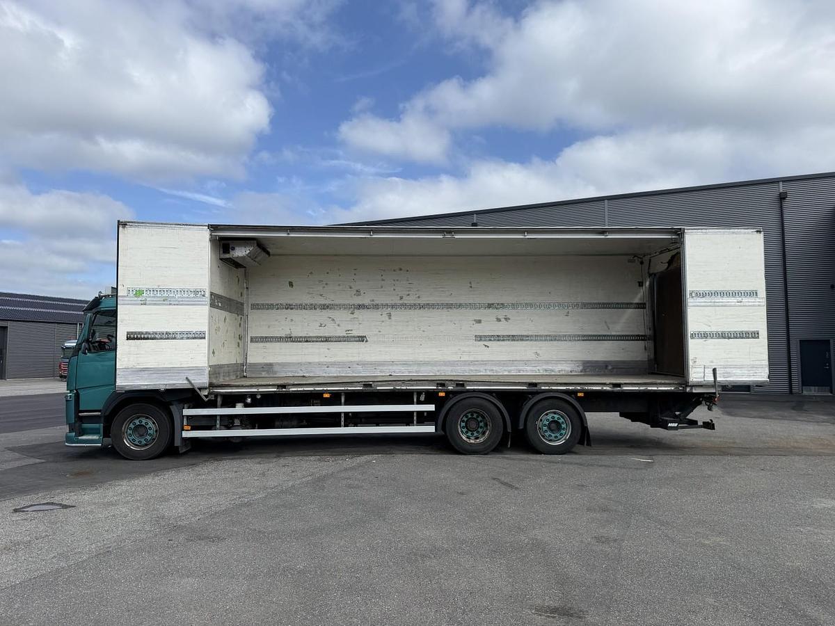 God Volvo FM330 6x2*4 Carrier Supra 1050 Nordic