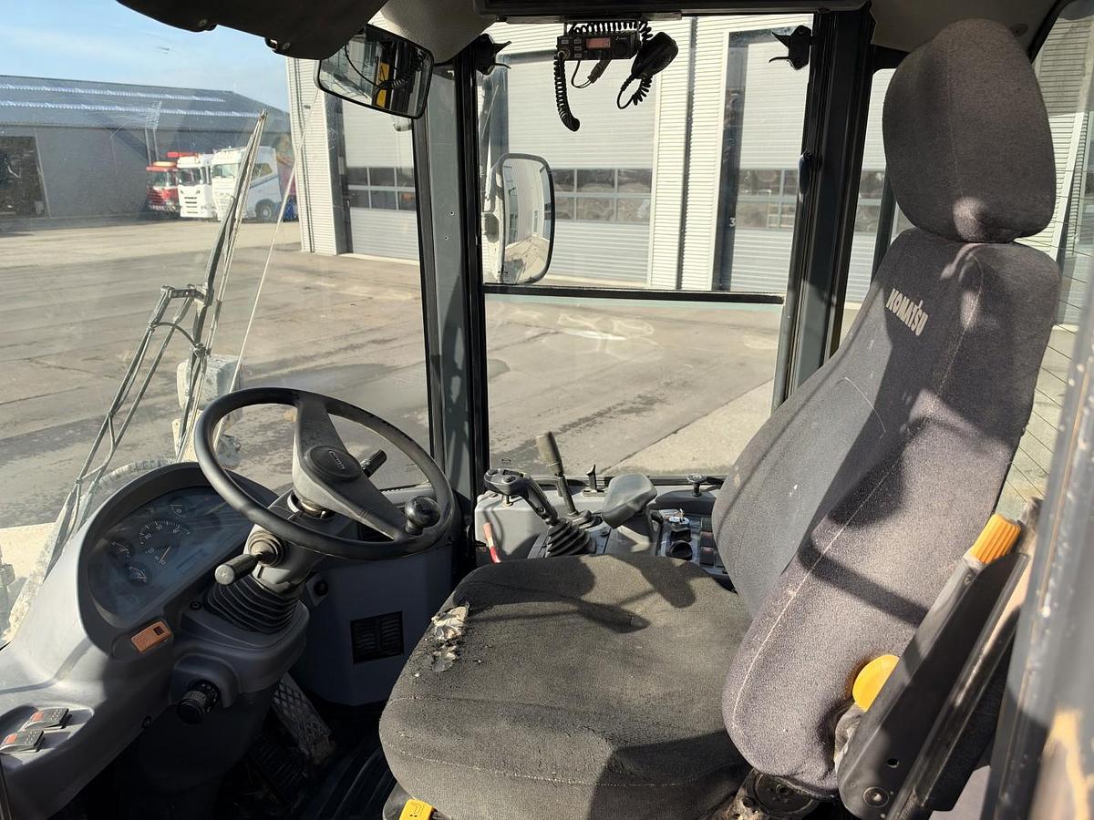God 2004 Komatsu WA320 4x4 15 t. Hjullæsser