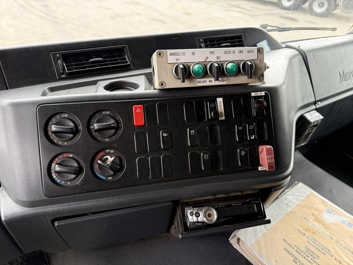 God 1999 Mercedes Actros 4140 8x4 KOKS MEGAVAC 8000 ADR 13.500 l. Rustfri stål