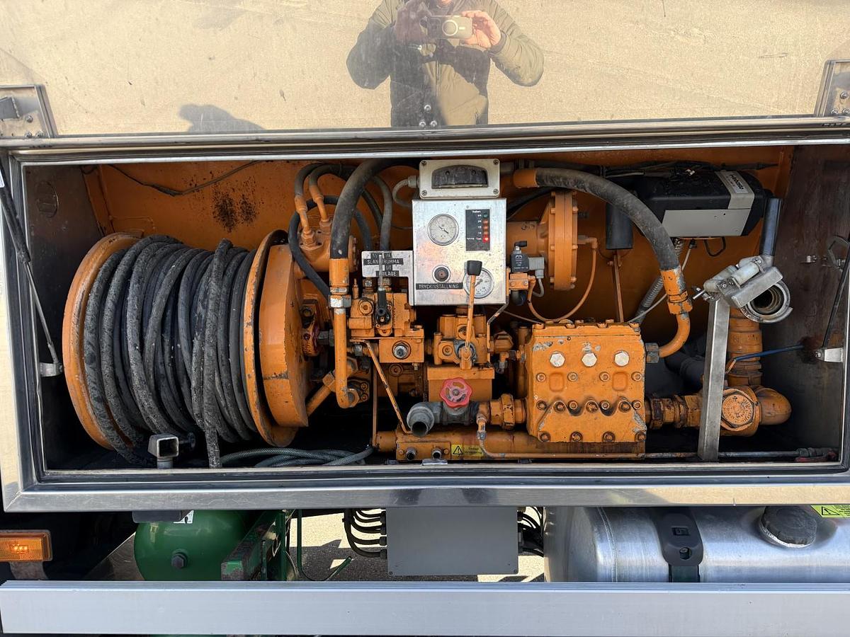 Meget god Scania P360 6x2*4 12.500 l. Korp & Son