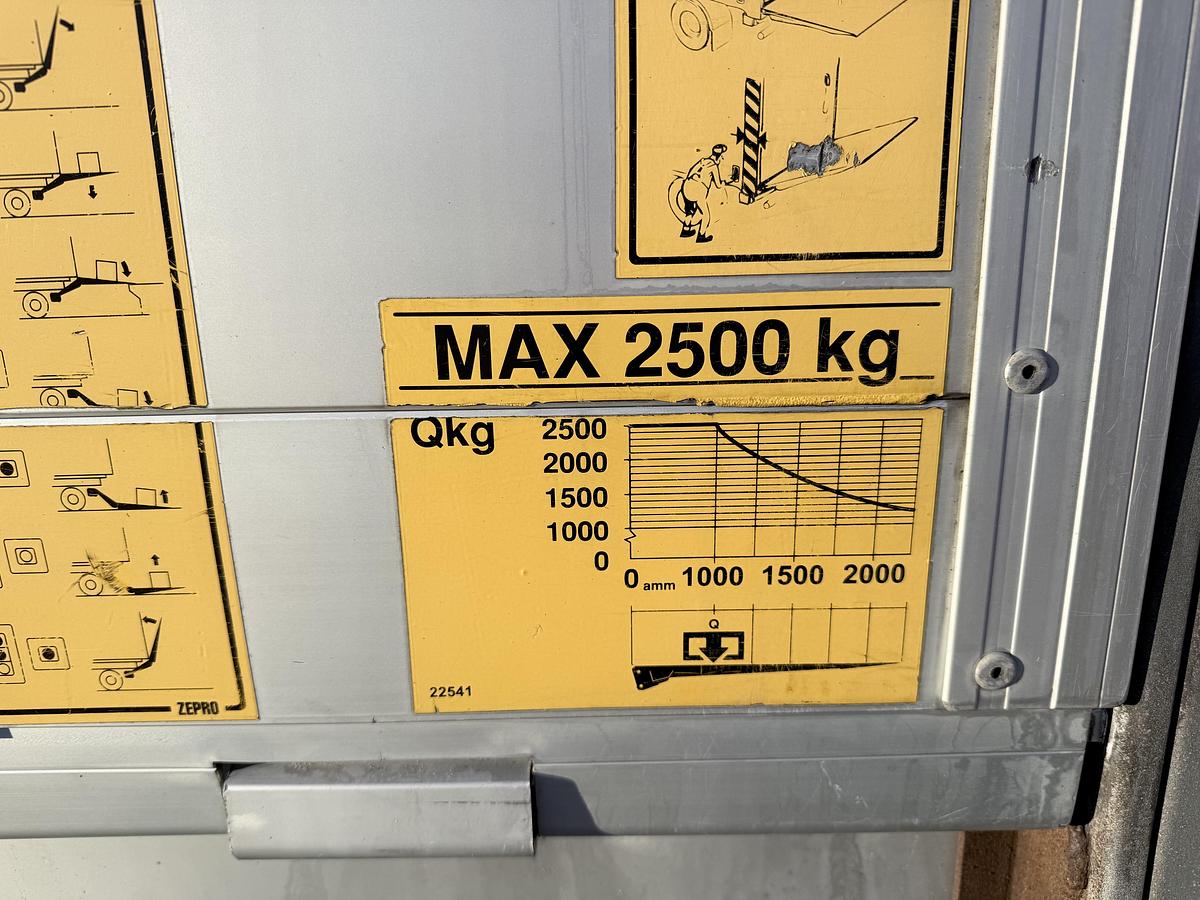 God 2012 Volvo FM 330 7,7 m Fragtlad