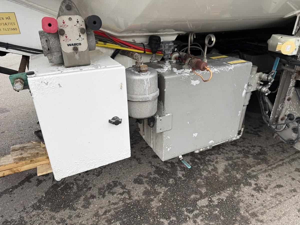 God 2007 HMK Bilcon TS2 33.000 l. ADR