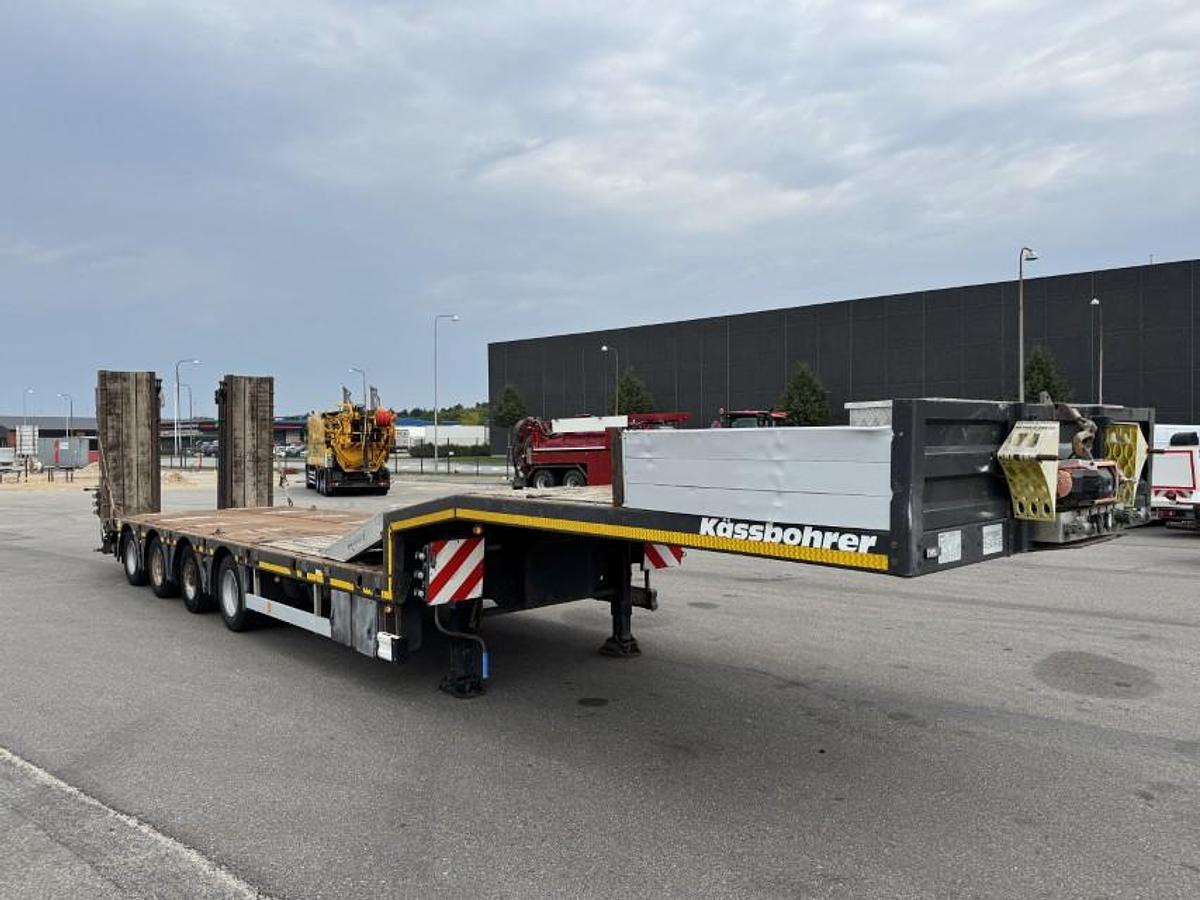 God Kässbohrer 4 akslet Udtrækkelig Maskintrailer
