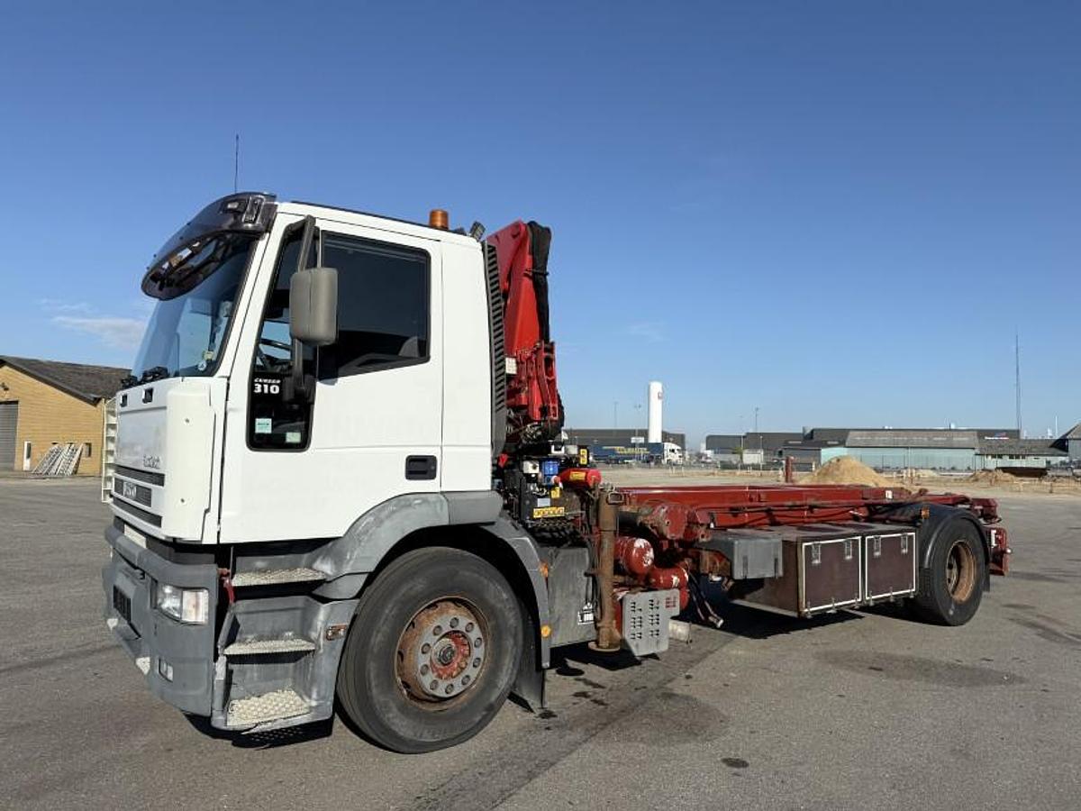 God 2001 Iveco EuroTech Cursor 190E31 4x2 Hejs / Kran HMF 1060 B3