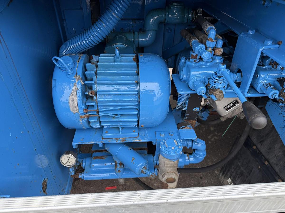 God 1999 Mercedes Actros 4140 8x4 KOKS MEGAVAC 8000 ADR 13.500 l. Rustfri stål