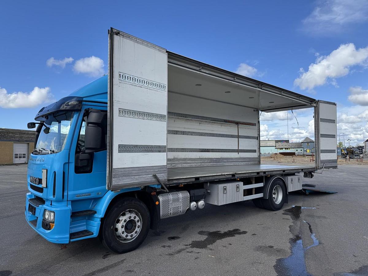 Meget god 2015 Iveco EuroCargo 180E28 4x2 Iglocar 7,60 m. Fuldsideåbning