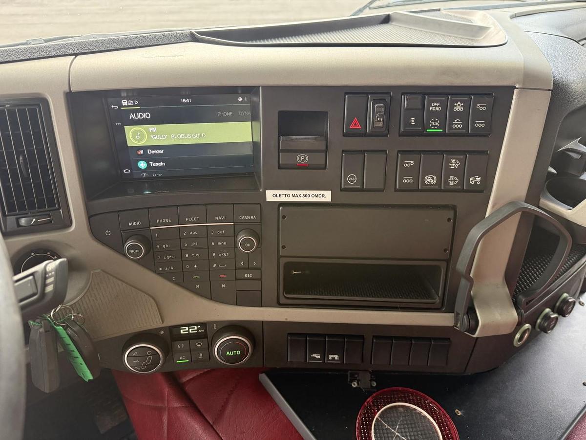 God 2018 Volvo FM500 8x2 Pusher tridem Hiab 099 B3 Radio