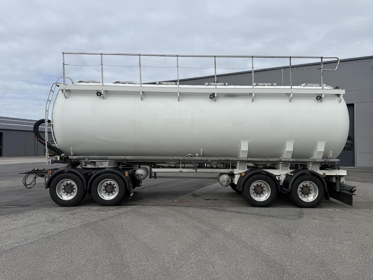 God 2013 HMK Bilcon  30 t. 42 m3 Silo Tank 6 rum