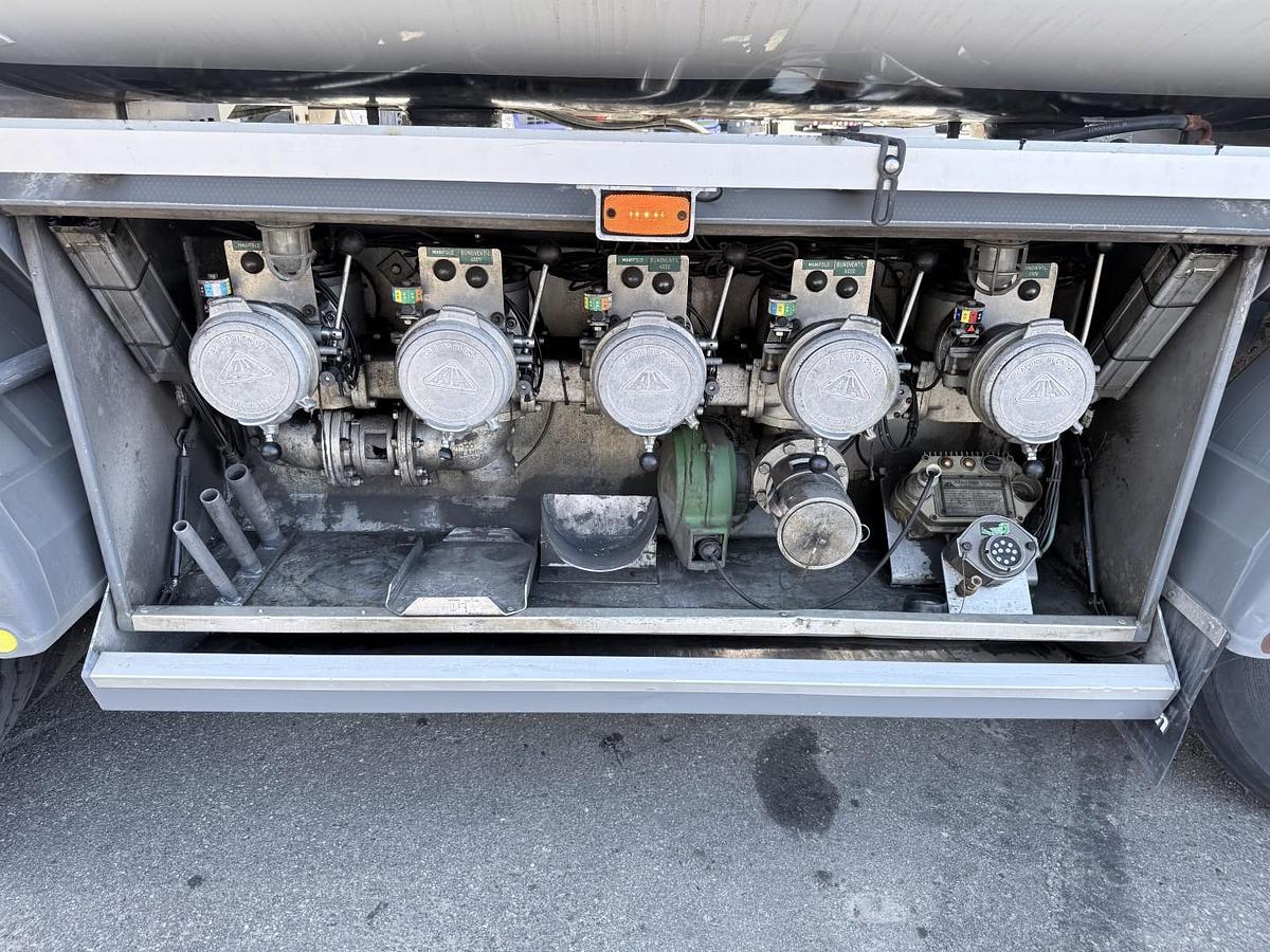 God Volvo FM460 8x2*6 24.000 l. ADR Tank
