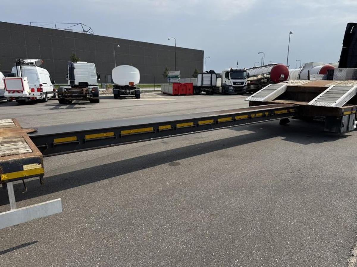 God Kässbohrer 4 akslet Udtrækkelig Maskintrailer