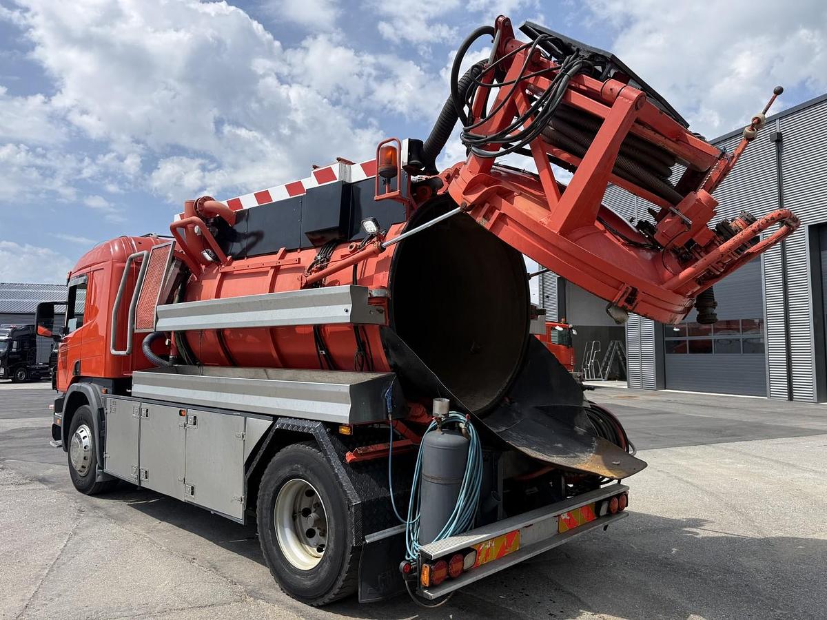 God Scania P94/260 4x2 NZ SLS590 Kombi 8.400 l.