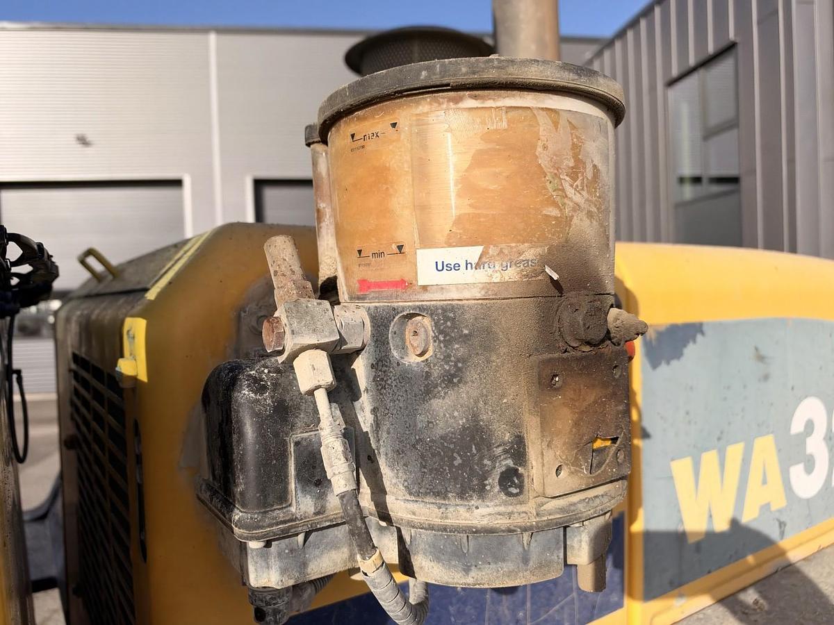 God 2004 Komatsu WA320 4x4 15 t. Hjullæsser