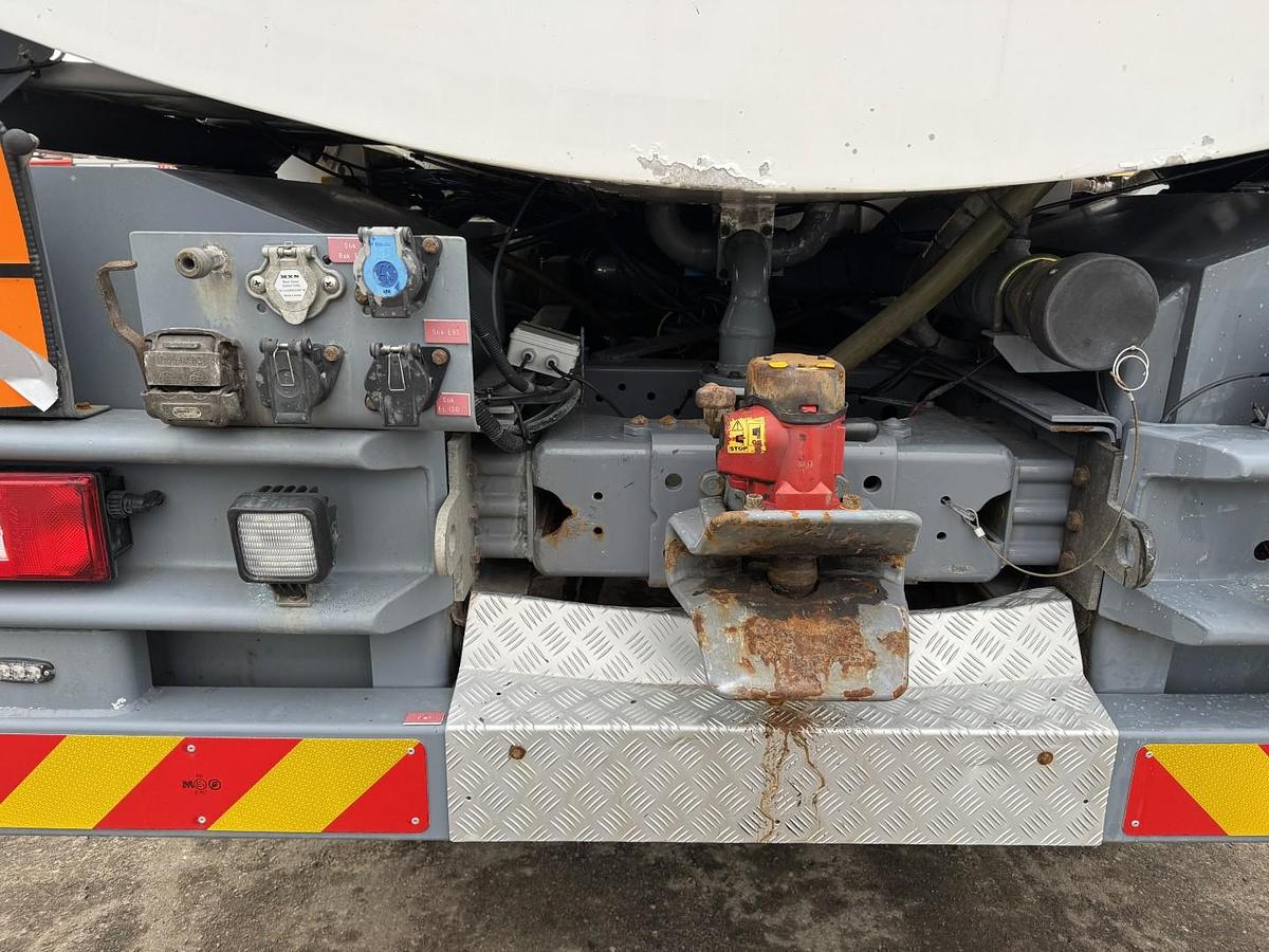 God 2008 Volvo FM440 8x2*6 24.000 l. ADR Tank