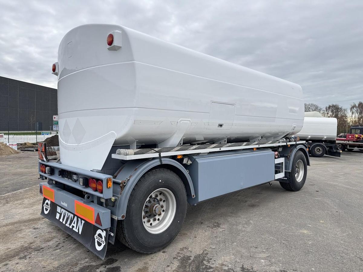 Meget god HMK Bilcon 22.000 L. ADR 4 Rum