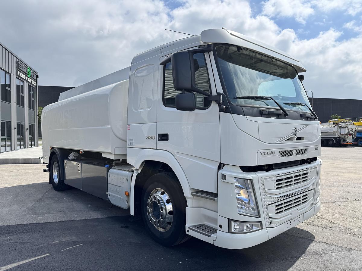 God Volvo FM330 4x2 HMK Bilcon 12.600 L ADR tankbil