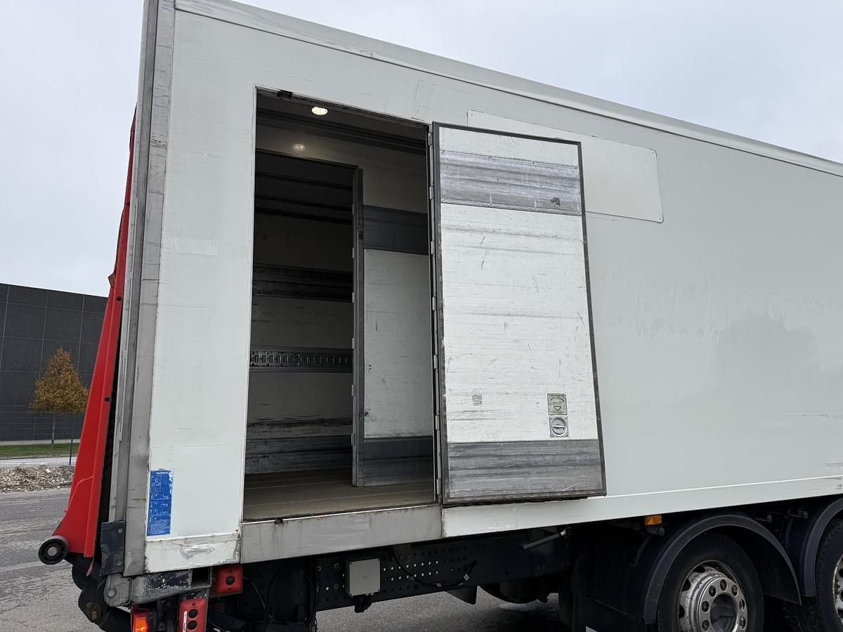 God 2017 Volvo FE320 6x2*4 Thermo King T-1200R Spectrum 9,80 m.