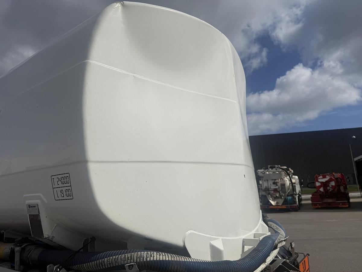 God 2005 HMK Bilcon 27.000 l. ADR 5 rum