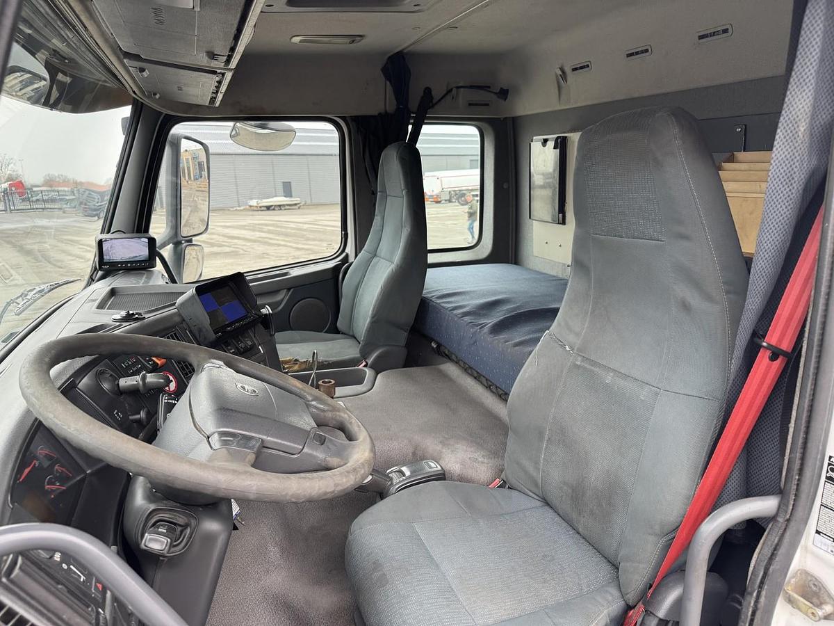 God Volvo FM460 8x2*6 24.125 l. ADR Tank