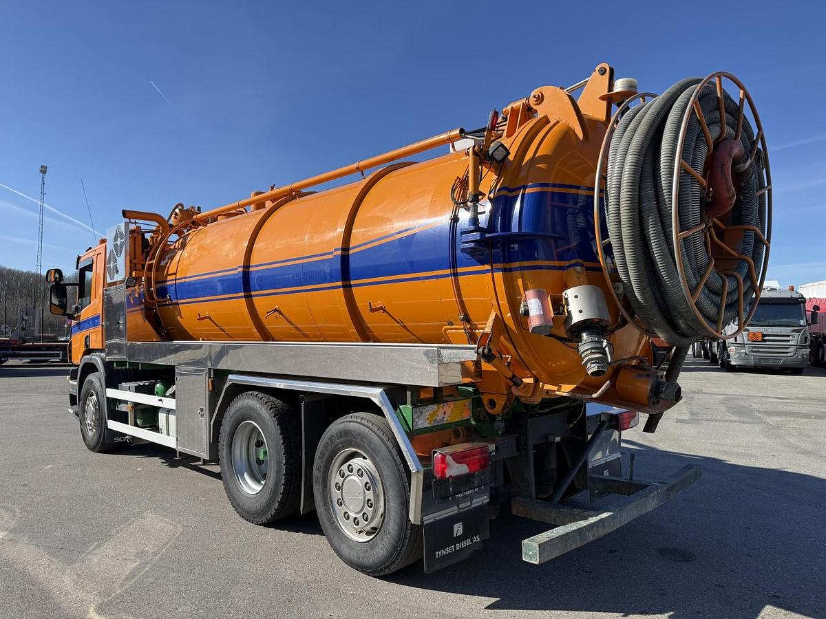 Meget god Scania P360 6x2*4 12.500 l. Korp & Son